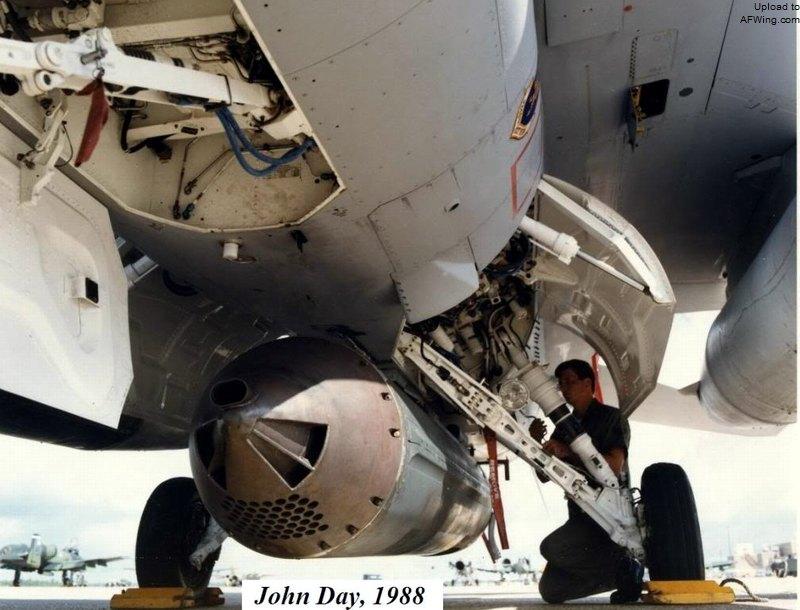 强5攻击机的机炮位置，历史与技术的深度解析，强5攻击机机炮位置及历史技术深度解析