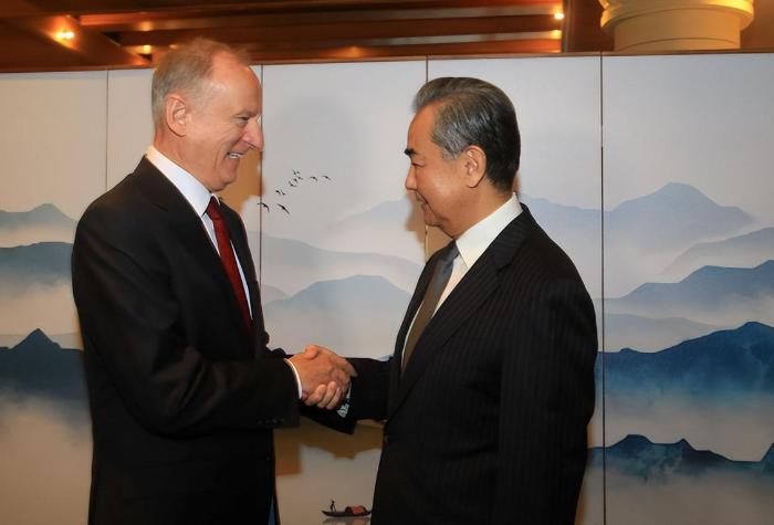 普京向中方传递消息,请求中国拉俄一把——中俄合作的新篇章,普京向中方传递消息,中俄合作迎来新篇章,中国助力俄罗斯发展。