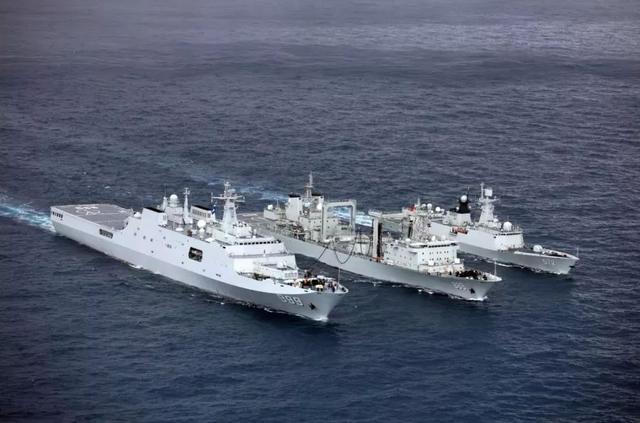 井冈山999登陆舰舱段,辛勤劳动的累与荣耀,井冈山999登陆舰舱段,劳动之累与荣耀的交织