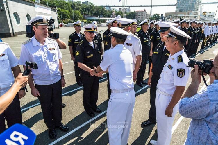 黄石舰舰长军衔，海军精英的荣耀与责任，黄石舰舰长军衔，海军精英的荣耀、责任与担当