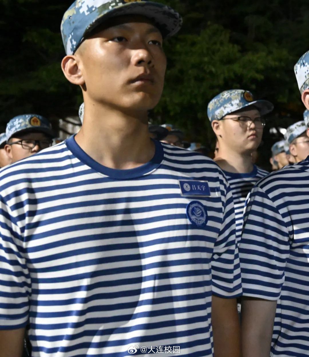 海军军训,塑造精英,铸就荣耀,海军军训,精英塑造之旅,荣耀铸就时刻