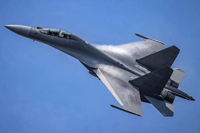 歼-16舰载机图片,揭示中国海军航空兵力量的新篇章,歼-16舰载机亮相,中国海军航空兵力量新篇章启幕