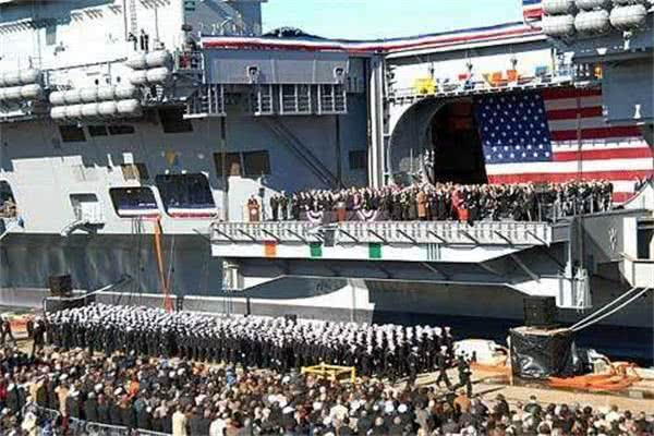 航母的面积有多大?揭秘现代航母的巨大尺度,揭秘现代航母的巨大尺度,航母面积究竟有多大?