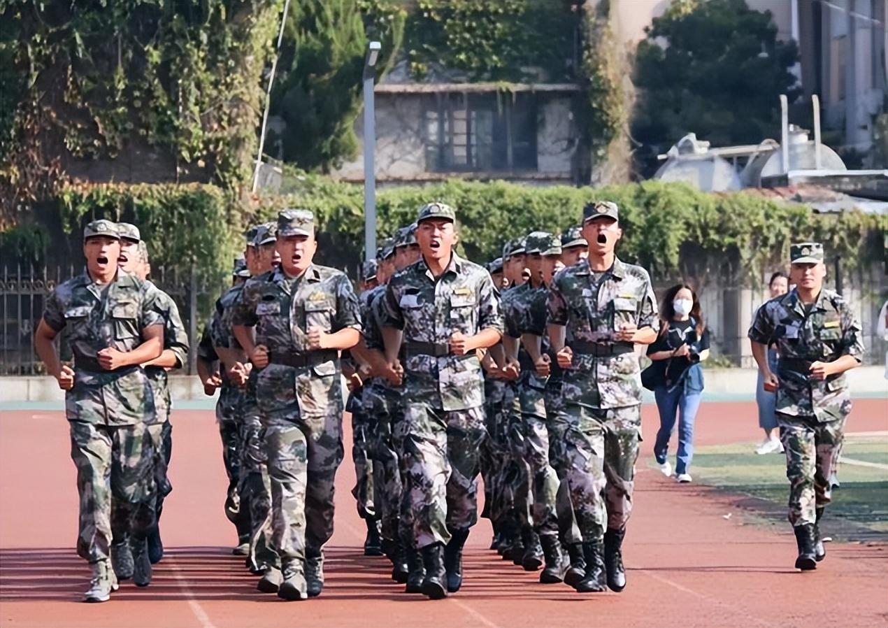 探索未来战士的装备,揭秘全新设计的2022迷彩服,揭秘未来战士装备,全新设计的2022迷彩服探索