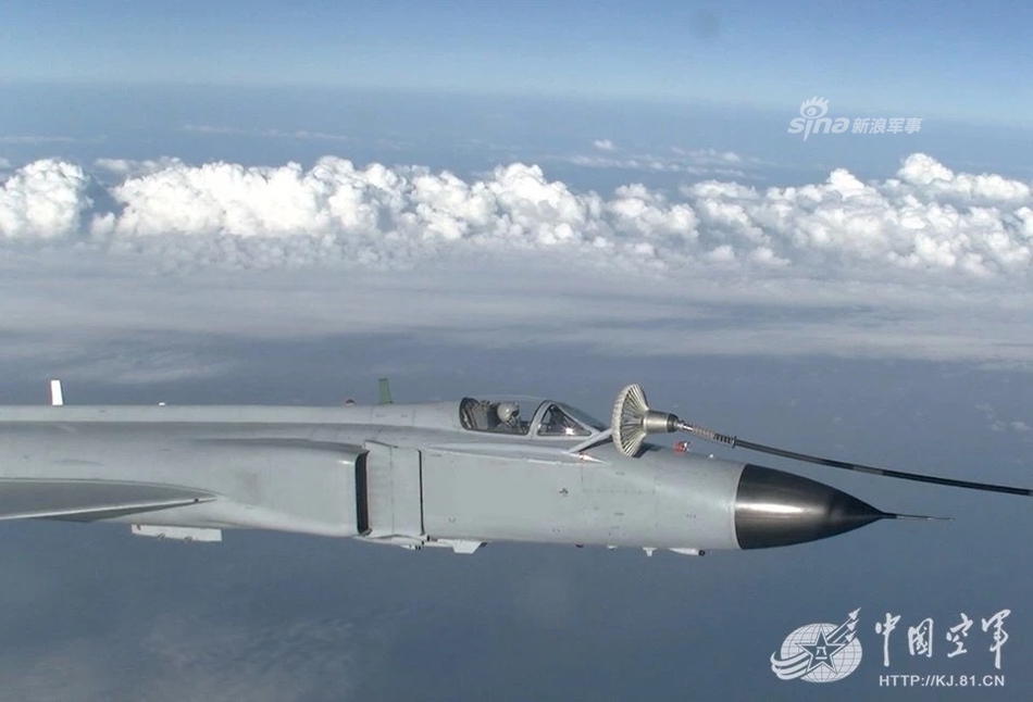 歼八空中加油,中国空军力量的重要里程碑,歼八空中加油,中国空军力量的飞跃里程碑