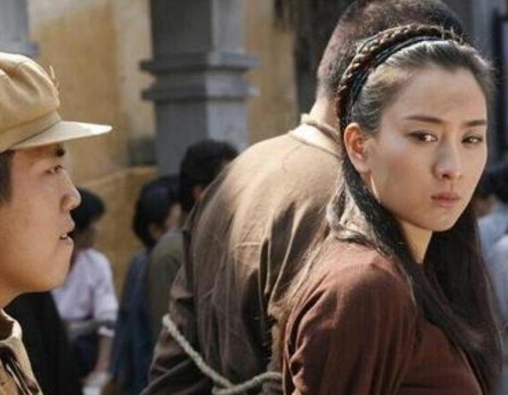 苏-30与苏-27的区别,性能、技术及应用领域的差异分析,苏-30与苏-27性能、技术及应用领域差异解析,深度探究两款战机之差异