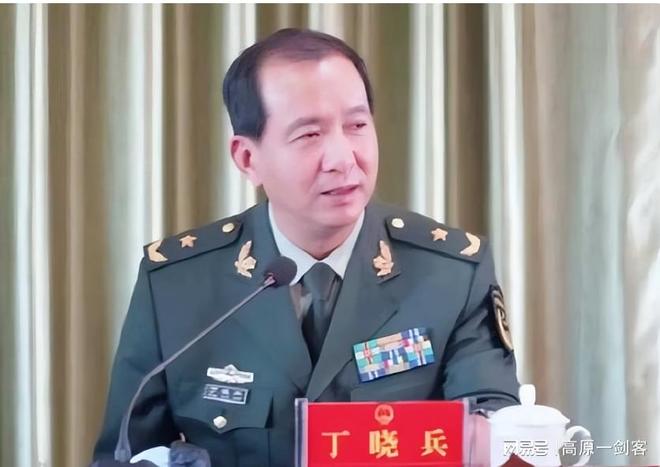 独臂将军丁晓兵