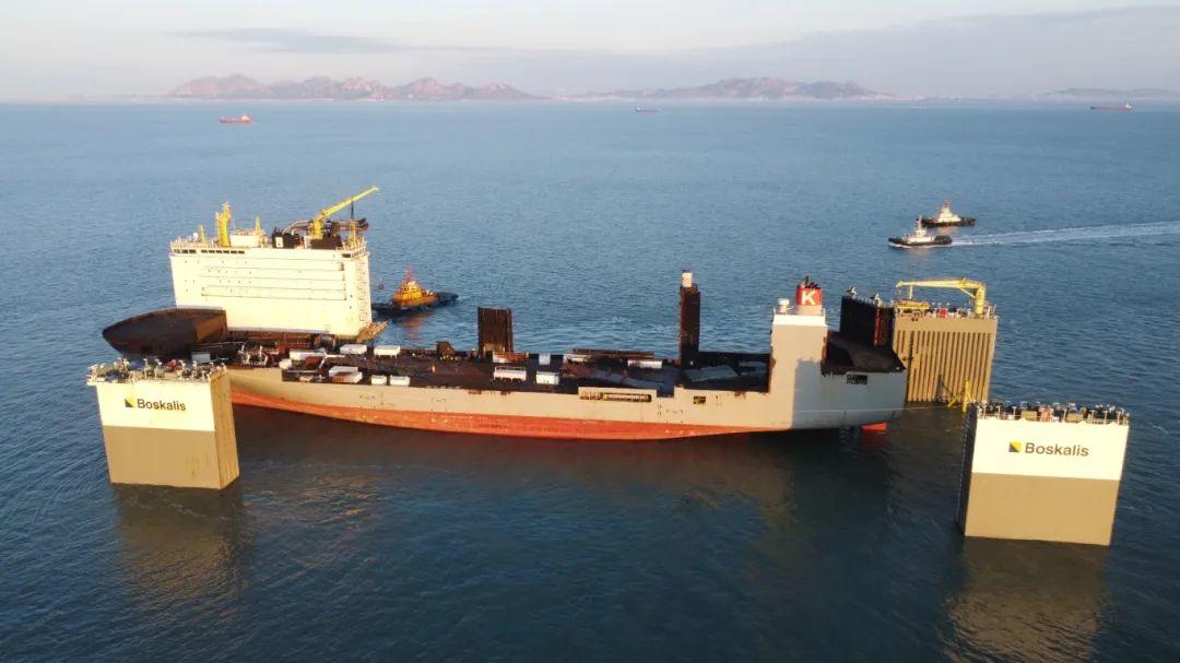 半潜船相片,揭示深海的神秘面纱,半潜船相片,深海神秘面纱下的探索之旅