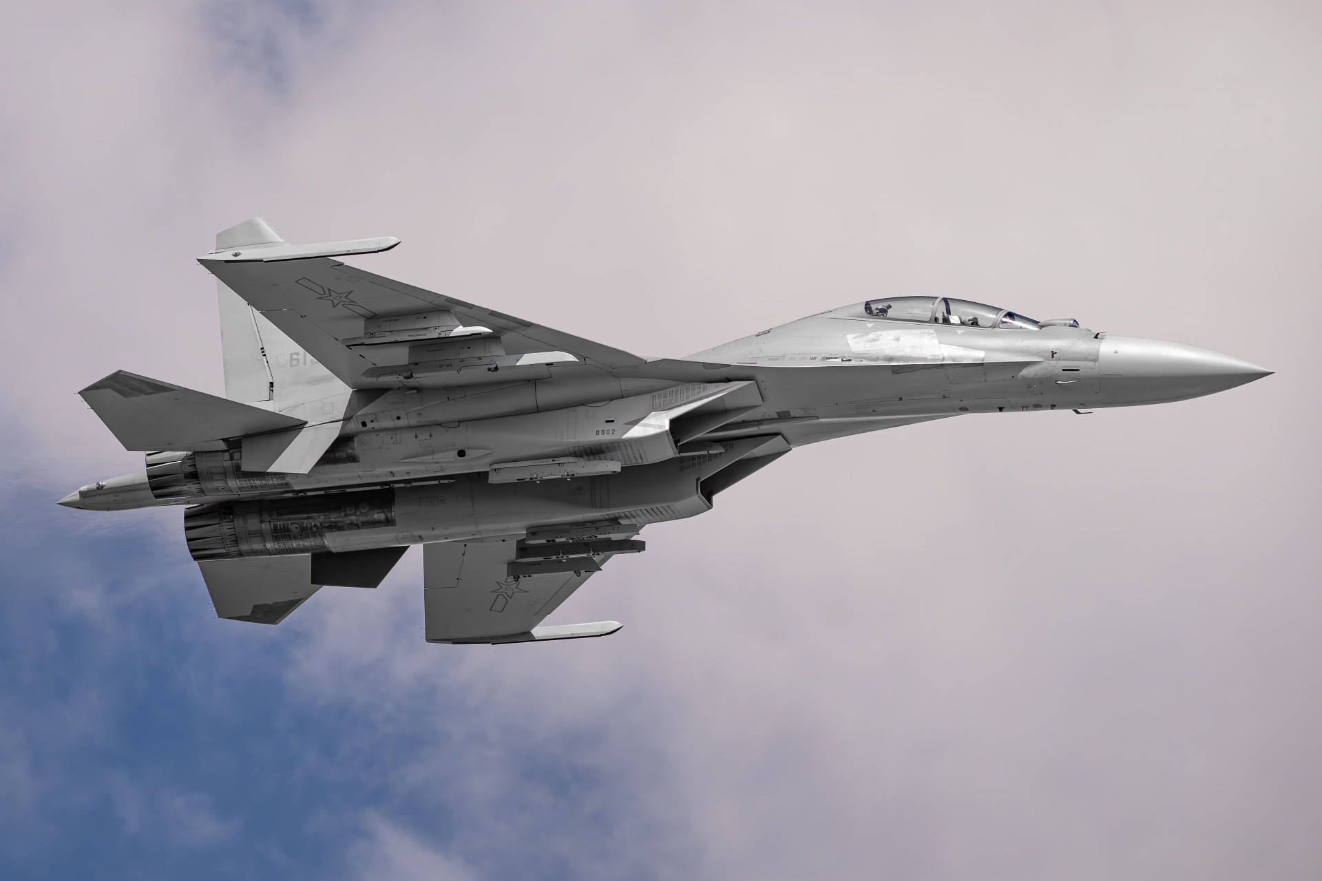 J-16遭遇F-16锁定,空中对决的战术分析,J-16与F-16空中对决战术分析,锁定与反锁定的较量