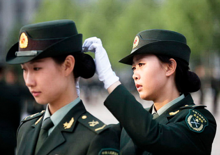 中国女兵的军旅精神,坚韧、勇敢与担当,中国女兵,坚韧、勇敢与担当的军旅精神