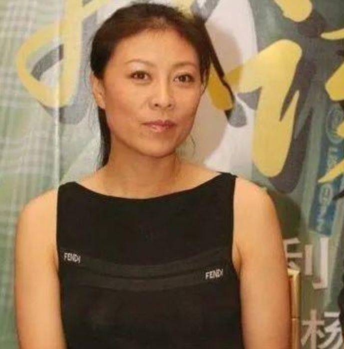 岳红的第一任丈夫是张嘉译吗?——探寻娱乐圈的传闻真相,岳红与张嘉译的关系揭秘,娱乐圈传闻真相探寻