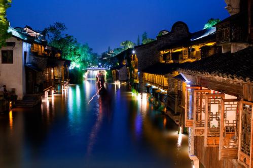 乌镇、西塘与南浔,哪个古镇更有趣味?,乌镇、西塘与南浔,古镇魅力大比拼,哪个更有趣味?