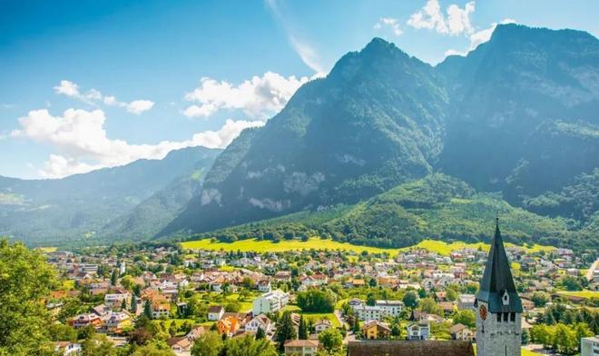 阿尔卑斯山的地理位置与国家归属,阿尔卑斯山的地理位置与国家归属概览