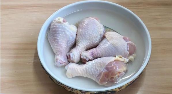 炸鸡腿的做法,一道家常美食的烹饪指南,家常炸鸡腿烹饪指南,美味鸡腿的制作步骤