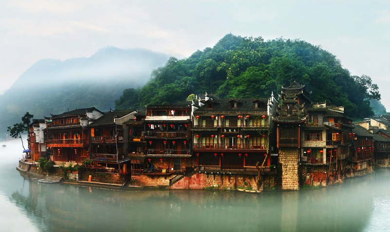 湘西凤凰古城,历史与自然的完美融合,湘西凤凰古城,历史与自然交融的绝美之境