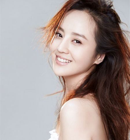 外交部秦岚个人资料简介,外交部秦岚个人资料简介,秦岚的个人背景与职业生涯概述