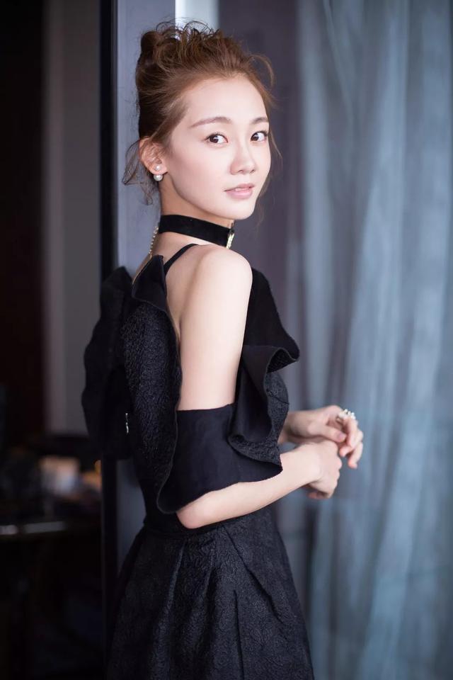 郑恺女友苗苗,星光璀璨的个人资料与星座之谜,郑恺女友苗苗,星光熠熠的个人资料与星座之谜