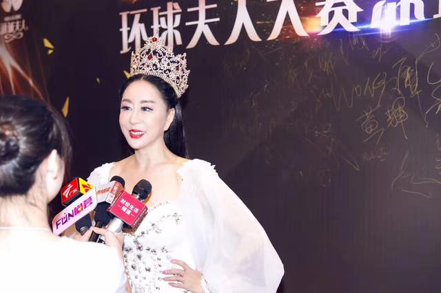 方琼个人资料简介及照片，揭秘主持人背后的故事与她的丈夫，方琼个人资料、照片大揭秘，主持人背后的故事与她的丈夫探秘之旅