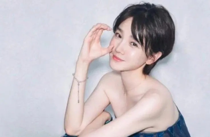 关于陈小纭的胸部大小,一种健康美的探讨,陈小纭的胸部大小,健康美的探讨