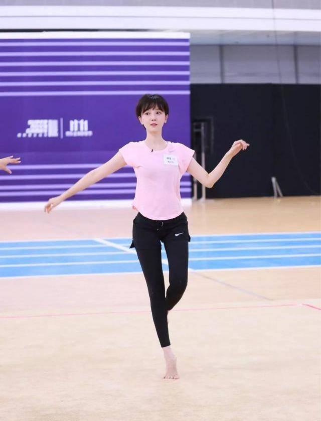 关于陈小纭的胸部大小,一种健康美的探讨,陈小纭的胸部大小,健康美的探讨