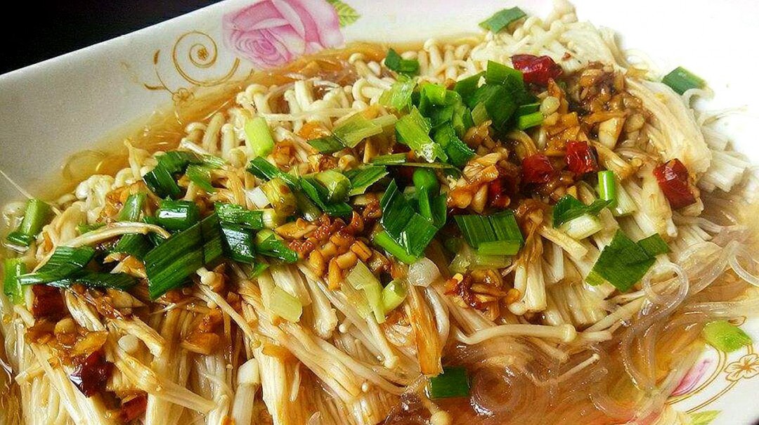 金针菇的美味烹饪之道,探索金针菇的多种好吃做法,金针菇烹饪探索,美味做法大揭秘