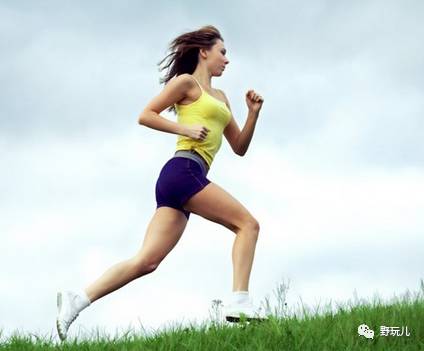 跑步膝盖疼还能跑吗？关于膝盖疼痛的跑者指南，膝盖疼痛跑者必看，跑步引发膝盖不适，该如何应对？