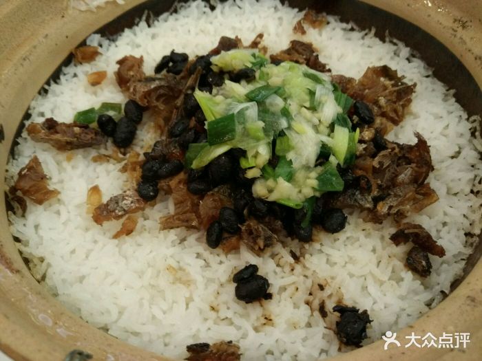 豆豉鲮鱼焖饭，美食背后的故事与制作方法，豆豉鲮鱼焖饭，背后的故事与烹饪指南