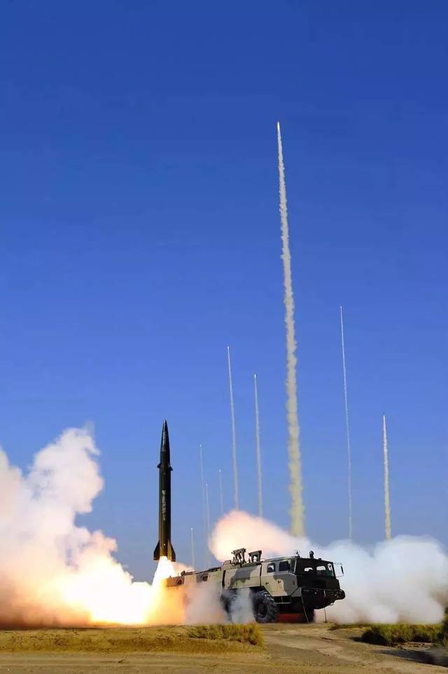 火箭军军旗图片，荣耀与力量的象征，火箭军军旗，荣耀与力量的永恒象征