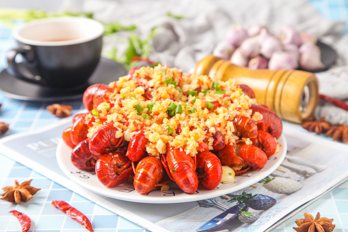 蒜蓉小龙虾的做法,一道美味佳肴的烹饪指南,蒜蓉小龙虾烹饪指南,美味佳肴的制作过程