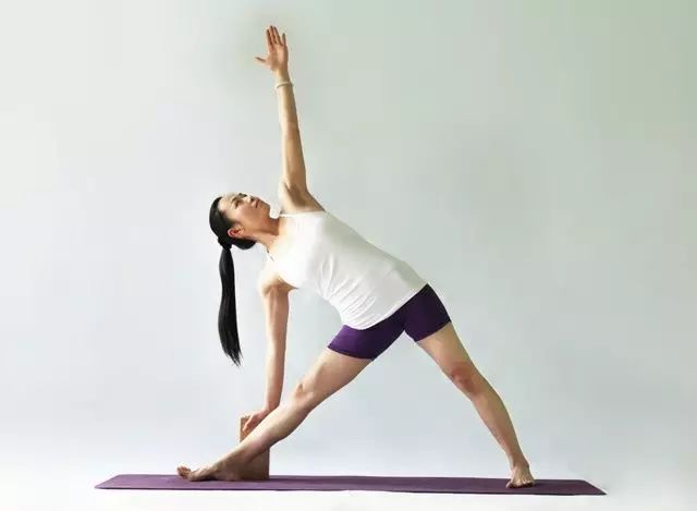 大学生瑜伽考试动作指南,大学生瑜伽考试必备动作指南