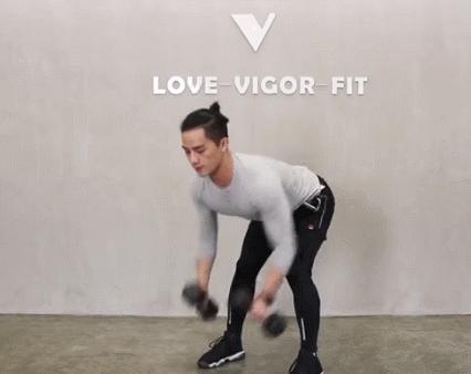 哑铃练胸肌的方法,打造坚实胸肌的秘诀,哑铃锻炼胸肌,打造坚实胸肌的秘诀与技巧解析