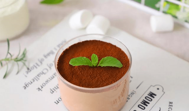 用巧克力和牛奶制作的简易甜品,美味与健康并重的美味佳肴,巧克力牛奶简易甜品,美味与健康并重的美味佳肴