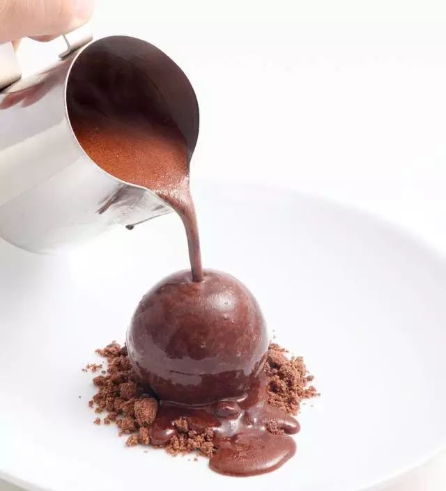 用巧克力和牛奶制作的简易甜品,美味与健康并重的美味佳肴,巧克力牛奶简易甜品,美味与健康并重的美味佳肴