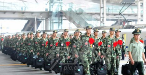 新兵过了三个月还苦吗?深度解读新兵训练的挑战与收获,新兵训练深度解读,挑战与收获,三个月后的成长之路