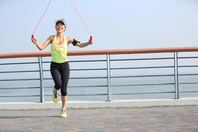 每天500下跳绳,一月坚持后的惊人效果,坚持跳绳一个月,每日五百下的惊人变化