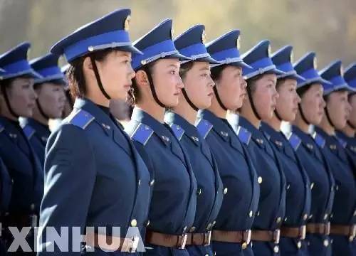 空军军服图片,历史、设计特点与现代风貌,空军军服,历史设计特点与现代风貌展示