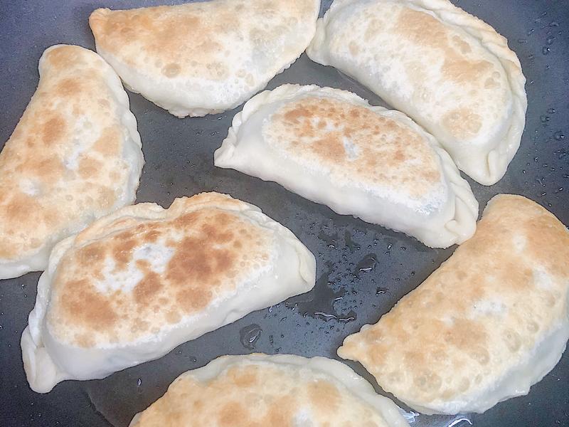 粉丝韭菜盒子，传统美食的新解读，粉丝韭菜盒子，传统美食的现代诠释