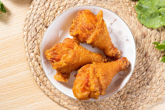 炸鸡腿,一道令人垂涎的美食,炸鸡腿,垂涎欲滴的美食佳品