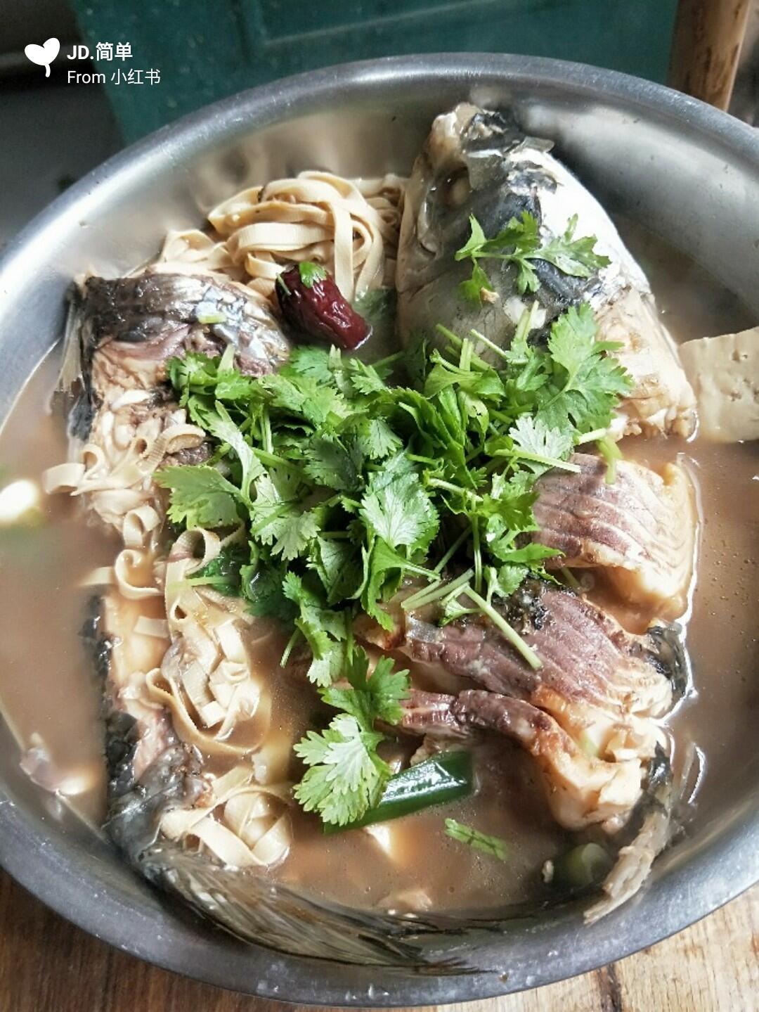 家常炖鱼的做法,美味与健康并重,家常炖鱼,美味与健康,双重享受!