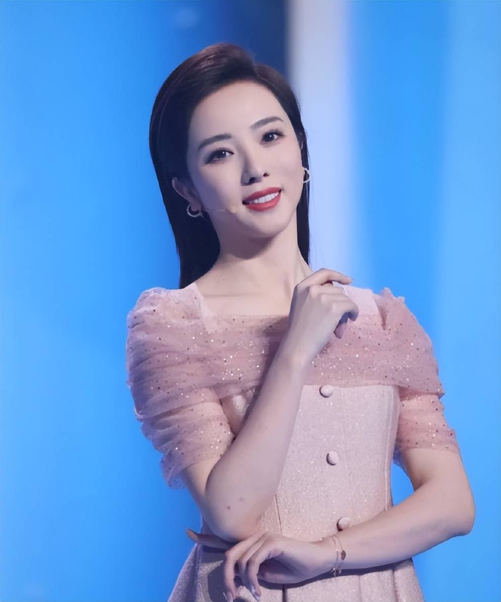 主持人李思思的去向之谜,李思思去向揭秘,主持人最新动态引人关注