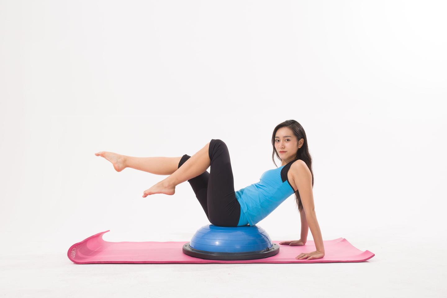 瑜伽器材,助力瑜伽练习,塑造身心健康的神奇工具,瑜伽器材,塑造身心健康的必备神奇工具