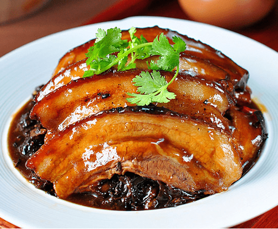 梅菜扣肉的做法,一道传统佳肴的烹饪艺术,梅菜扣肉烹饪艺术,传统佳肴的制作流程