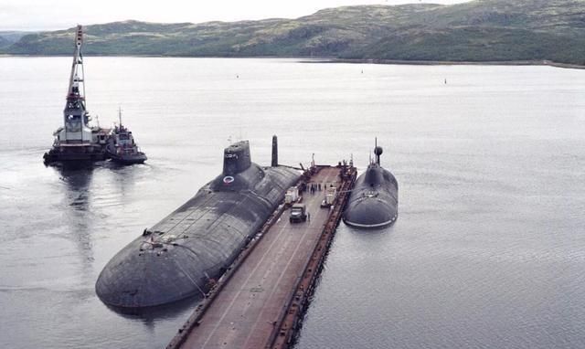 台风级核潜艇与北风之神,深海巨无霸的较量与对比,台风级核潜艇与北风之神,深海巨无霸的较量与对比分析