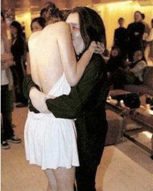 明星插足性骚扰曝光，探究娱乐圈背后的阴暗面，娱乐圈背后的阴暗面，明星插足性骚扰曝光