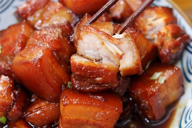 红烧肉最正宗的做法，一道经典佳肴的烹饪艺术，红烧肉经典正宗做法，烹饪佳肴的艺术之道