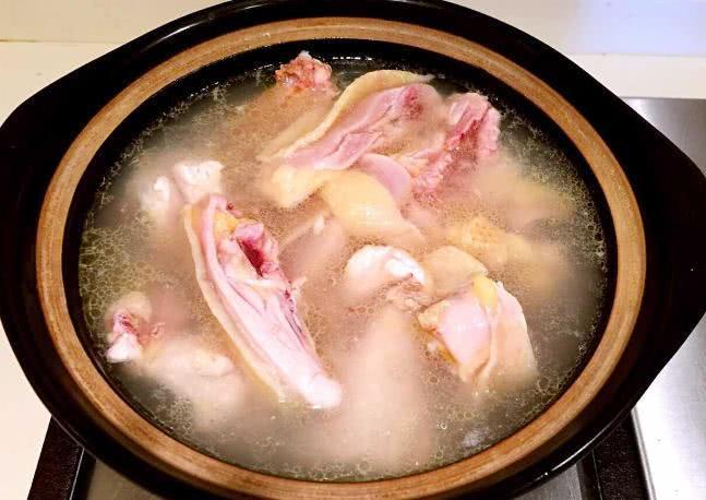 炖鸡美味秘诀,炖鸡怎么炖好吃?,炖鸡美味秘诀,炖制技巧大解密,让你炖出鲜美可口的鸡肉!