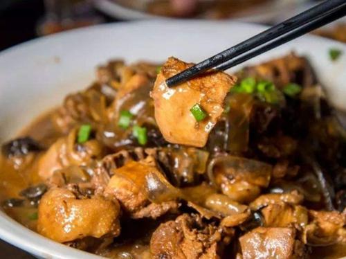 炖鸡美味秘诀,炖鸡怎么炖好吃?,炖鸡美味秘诀,炖制技巧大解密,让你炖出鲜美可口的鸡肉!