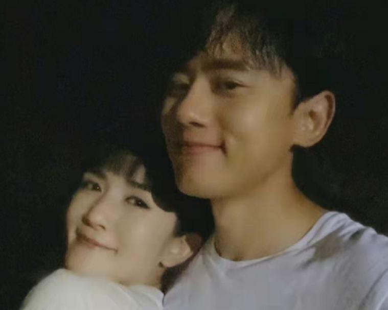 天天向上,袁咏仪与张智霖的闪耀人生与爱情长跑,袁咏仪与张智霖的闪耀人生与爱情长跑,持续向前的励志旅程