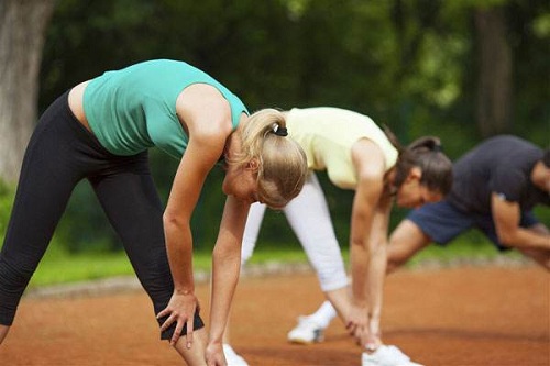 跑步前的热身运动，9个关键步骤，打造完美的起跑姿态，跑步前的热身攻略，9步打造完美起跑姿态