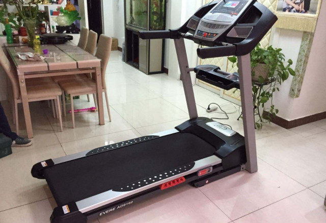 买个跑步机在家里到底有没有用?全面解析跑步机的家庭使用价值与注意事项,全面解析,家庭跑步机的使用价值与注意事项,是否值得购买?